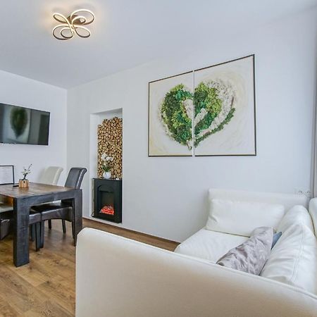 Auszeit Steiraland 8 Mit Ueberdachten Balkon Und Parkplatz Leoben  Eksteriør bilde