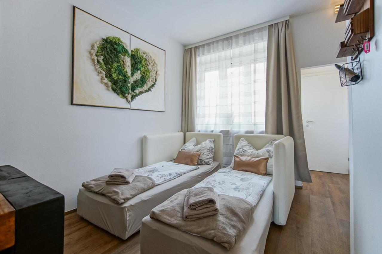 Auszeit Steiraland 8 Mit Ueberdachten Balkon Und Parkplatz Leoben  Eksteriør bilde